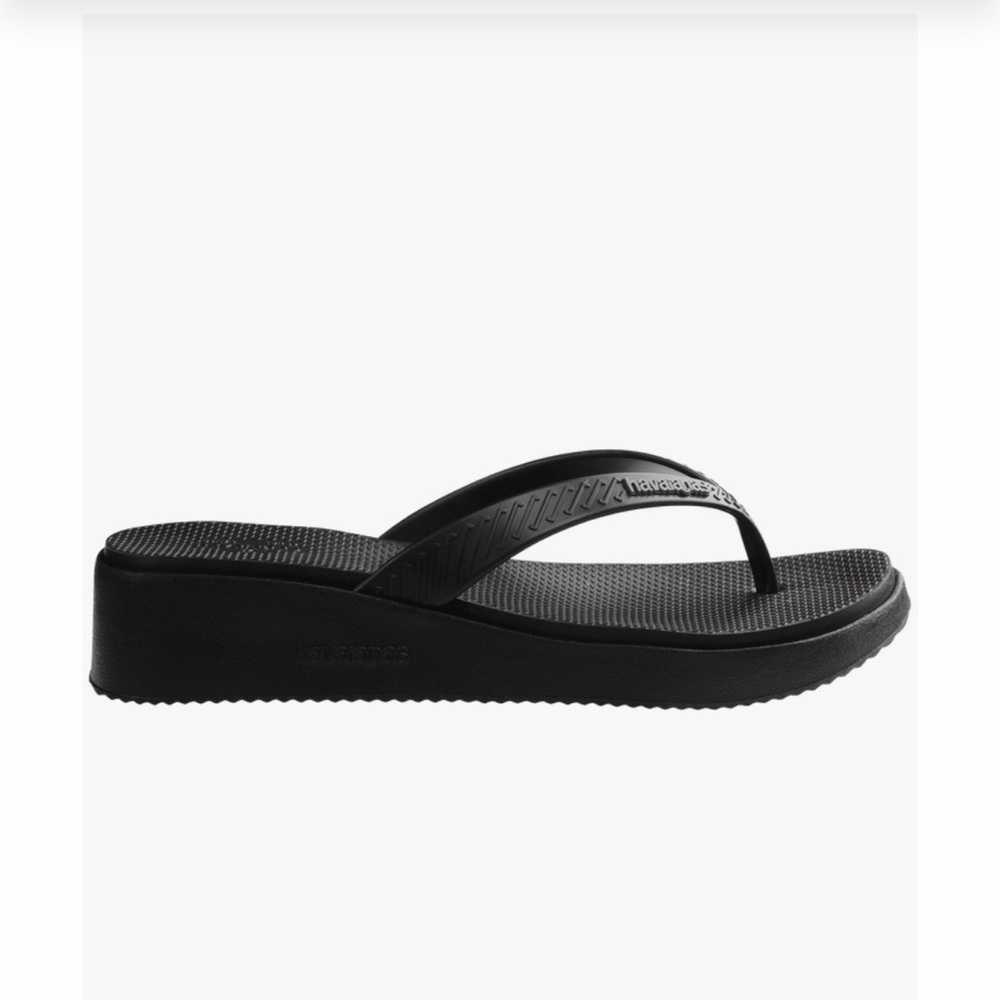 Havainas high platform flip flops. NWOT never worn. Size 8.5 womens